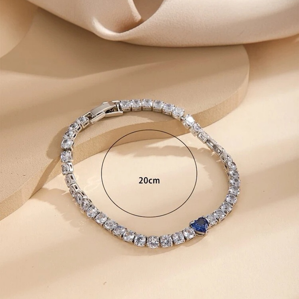 Glamorous Zircon Rhinestone Heart Bracelet - Picture 4 of 4
